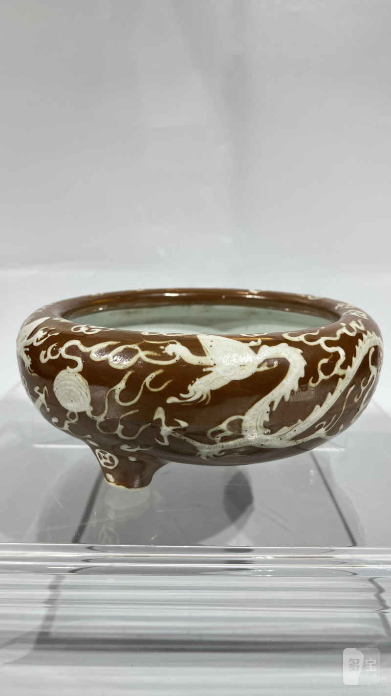 明 紫金釉双龙戏珠纹三足炉 - 图5
